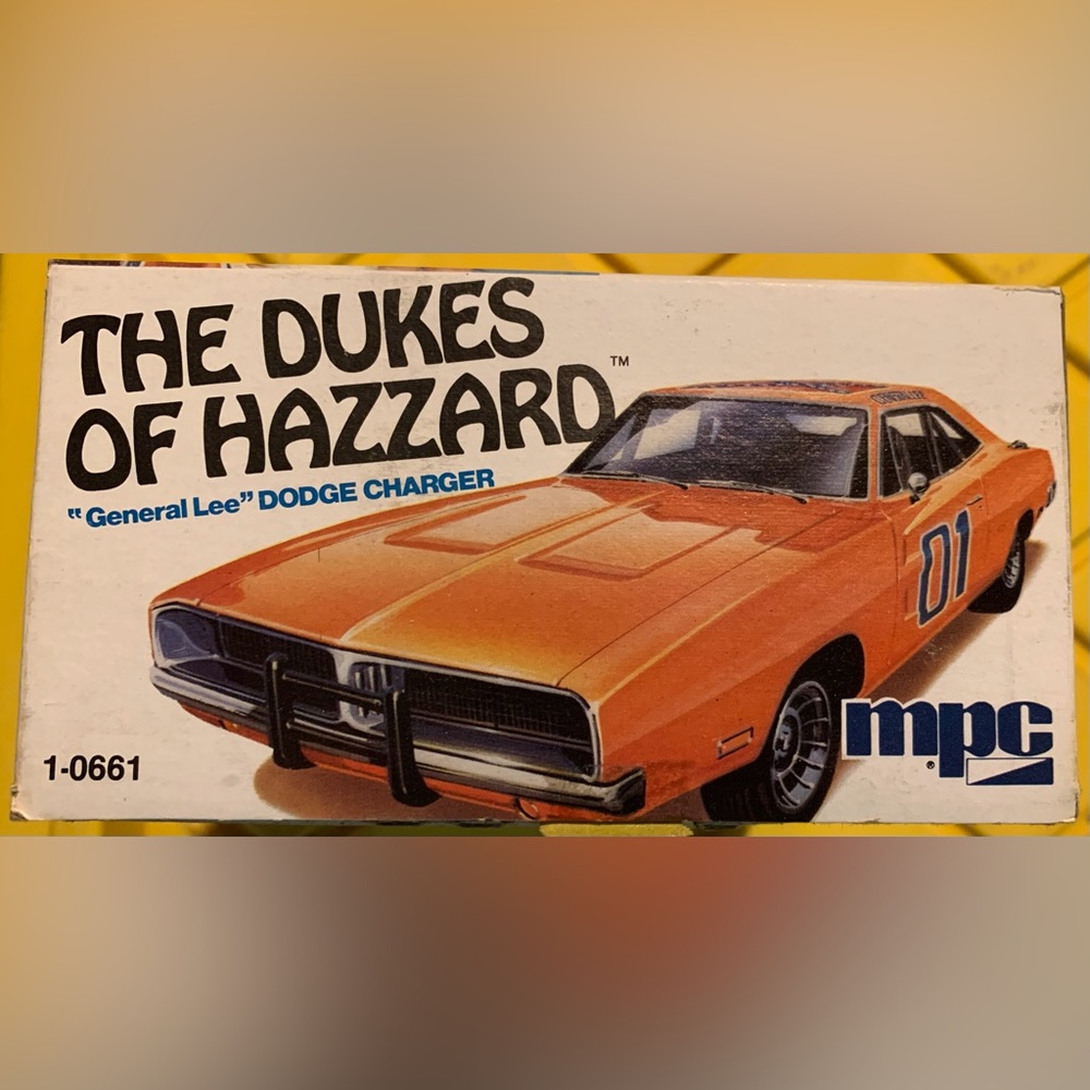 MPC The Dukes of Hazzard "General Lee" Dodge Charger. 1:25 Model Car Kit #1-0661